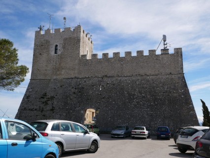 Castello Monforte, il simbolo della città capoluogo di regione